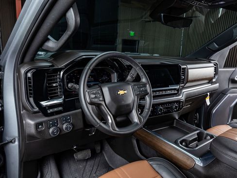 Used 2025 Chevrolet Silverado 2500 High Country w/ Technology Package image 17