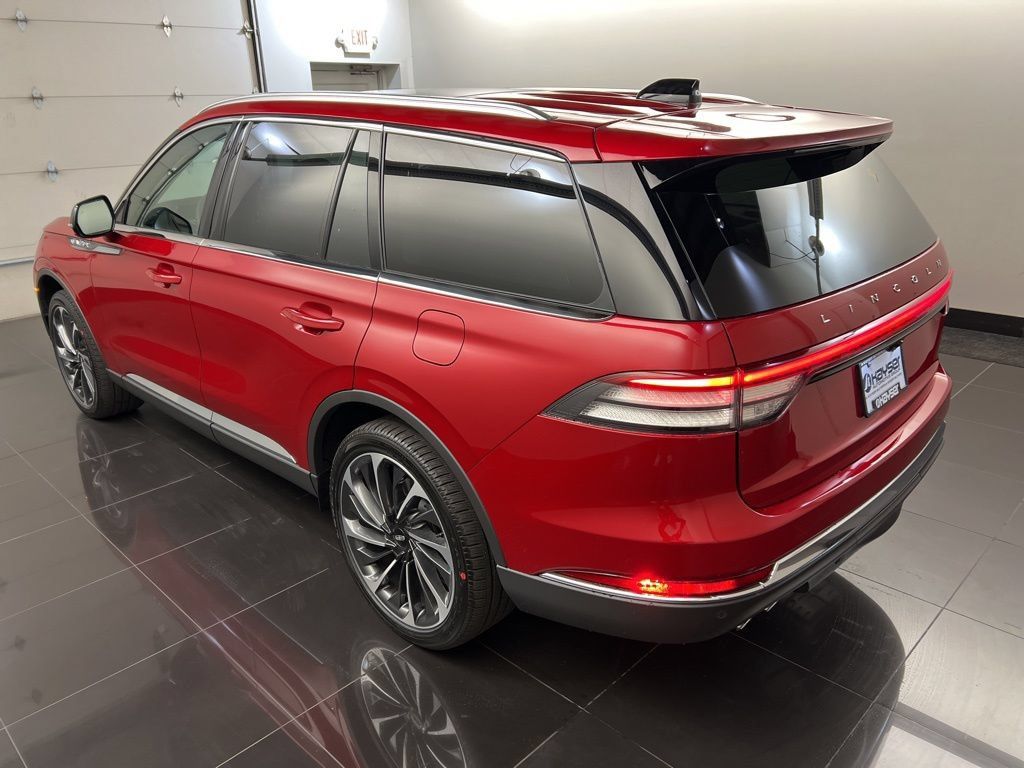 Used 2026 Lincoln Aviator Reserve AWD/4WD image 4