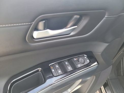 Used 2024 Nissan Pathfinder SL w/ SL Premium Package FWD image 19