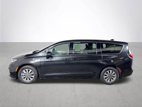 Used 2024 Chrysler Pacifica Select image 9