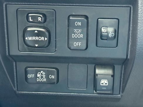 Used 2014 Toyota Tundra Limited image 29