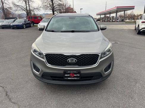 Used 2017 Kia Sorento LX w/ LX Convenience Package image 8