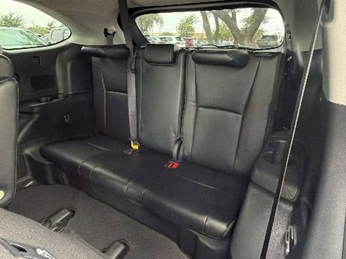 Used 2023 Toyota Highlander XLE FWD image 34