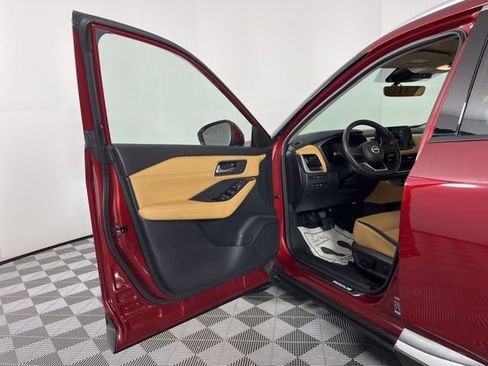 Used 2023 Nissan Rogue Platinum w/ Platinum Premium Package image 16