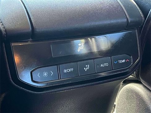 Used 2021 Toyota Highlander XLE image 18