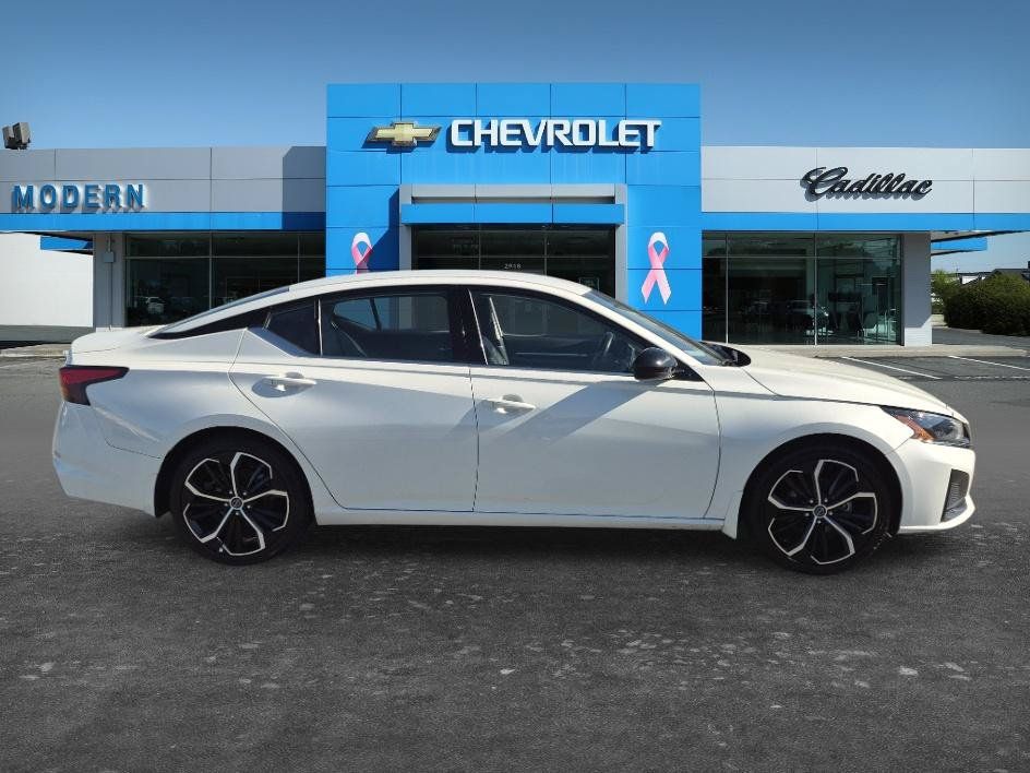 Used 2025 Nissan Altima 2.5 SR FWD image 6