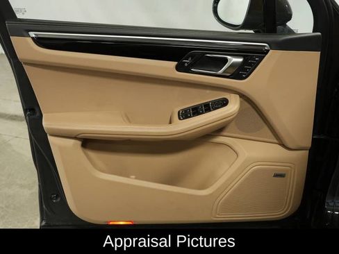 Certified 2022 Porsche Macan image 25