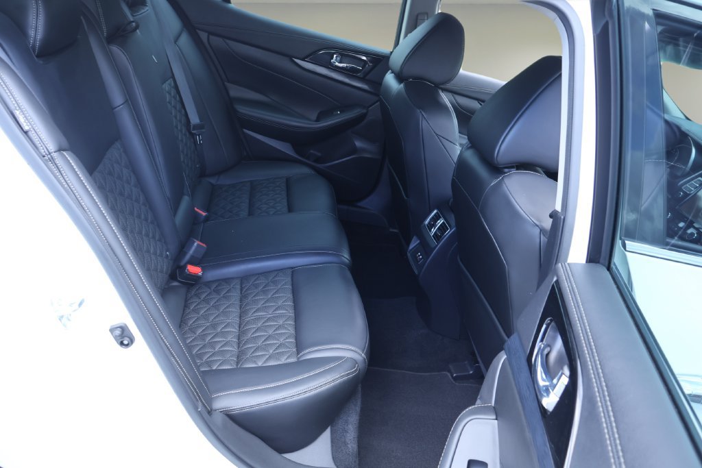 Used 2020 Nissan Maxima Platinum w/ Illumination Package FWD image 17