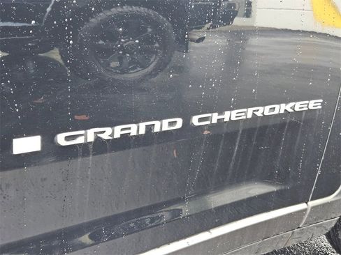 Certified 2025 Jeep Grand Cherokee Limited w/ Trailer Tow Package image 31