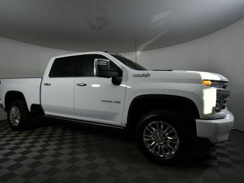 Used 2022 Chevrolet Silverado 3500 High Country w/ Technology Package image 9