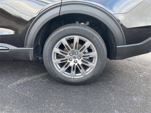 New 2026 Ford Explorer Active w/ Active Comfort Package image 14