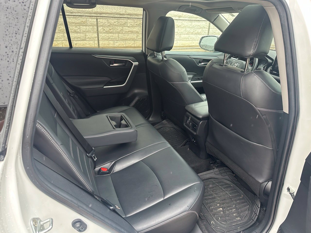 Used 2020 Toyota RAV4 XLE Premium FWD image 6