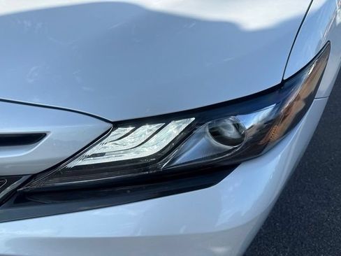 Used 2021 Toyota Camry XSE FWD image 9