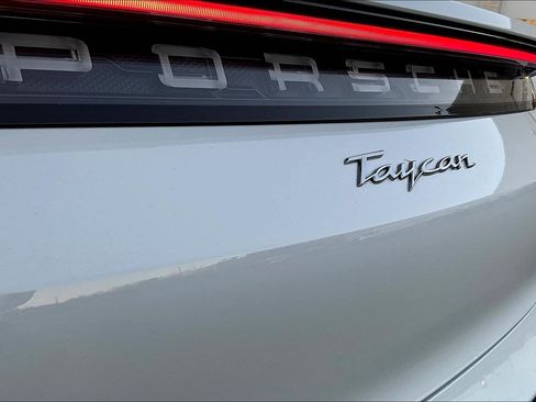 Used 2022 Porsche Taycan image 26
