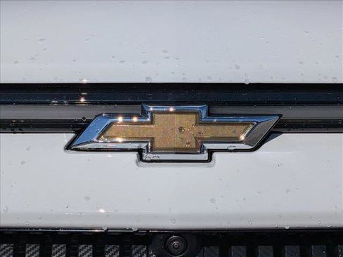 New 2026 Chevrolet Equinox EV LT image 16