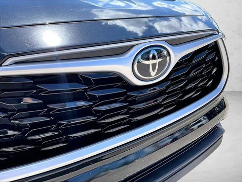 Used 2020 Toyota Highlander XLE FWD image 27