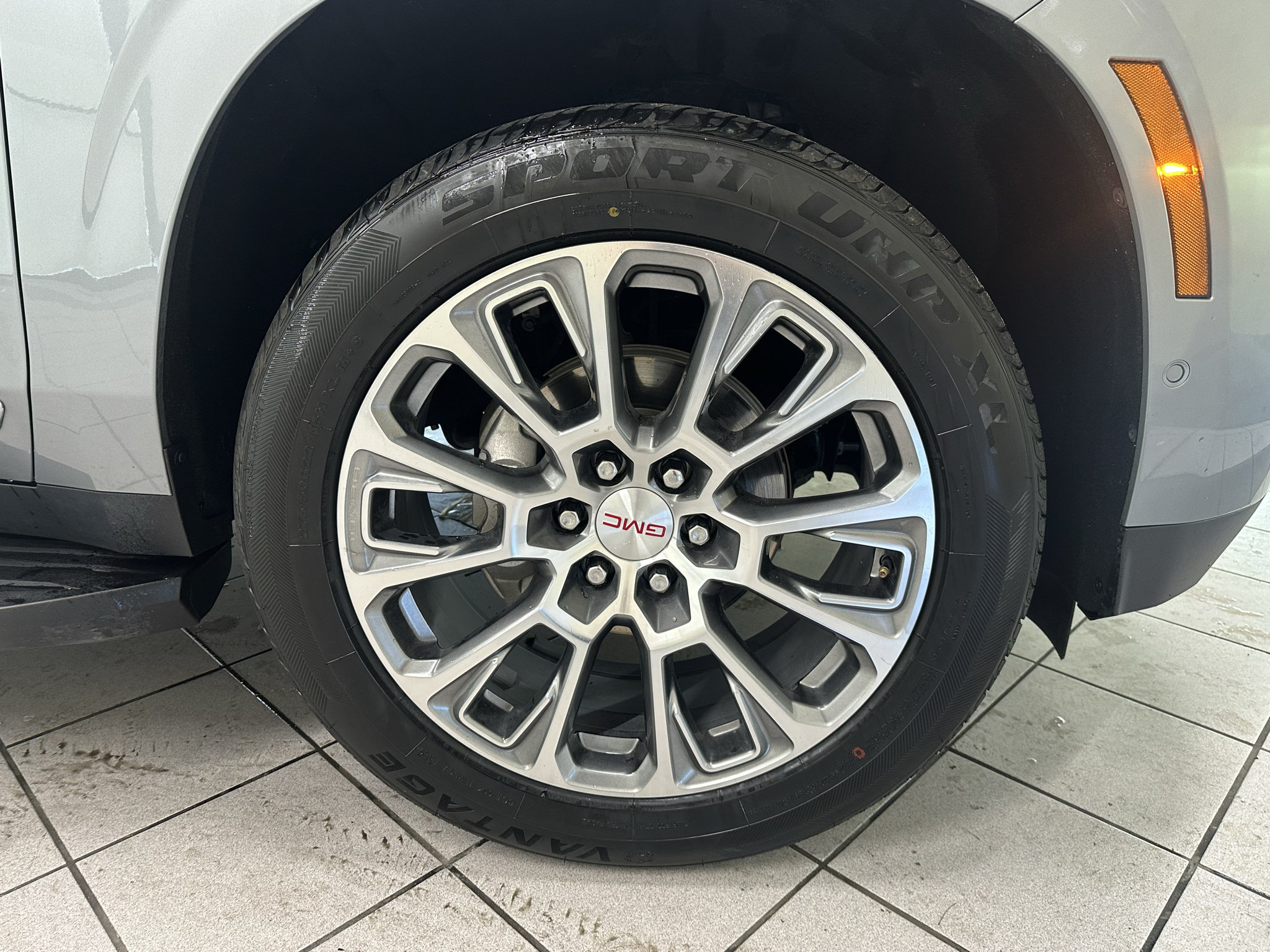 Used 2025 GMC Yukon Denali AWD/4WD image 15