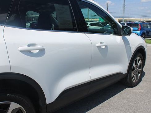 Used 2024 Ford Escape Platinum w/ Class II Trailer Tow Package AWD/4WD image 48