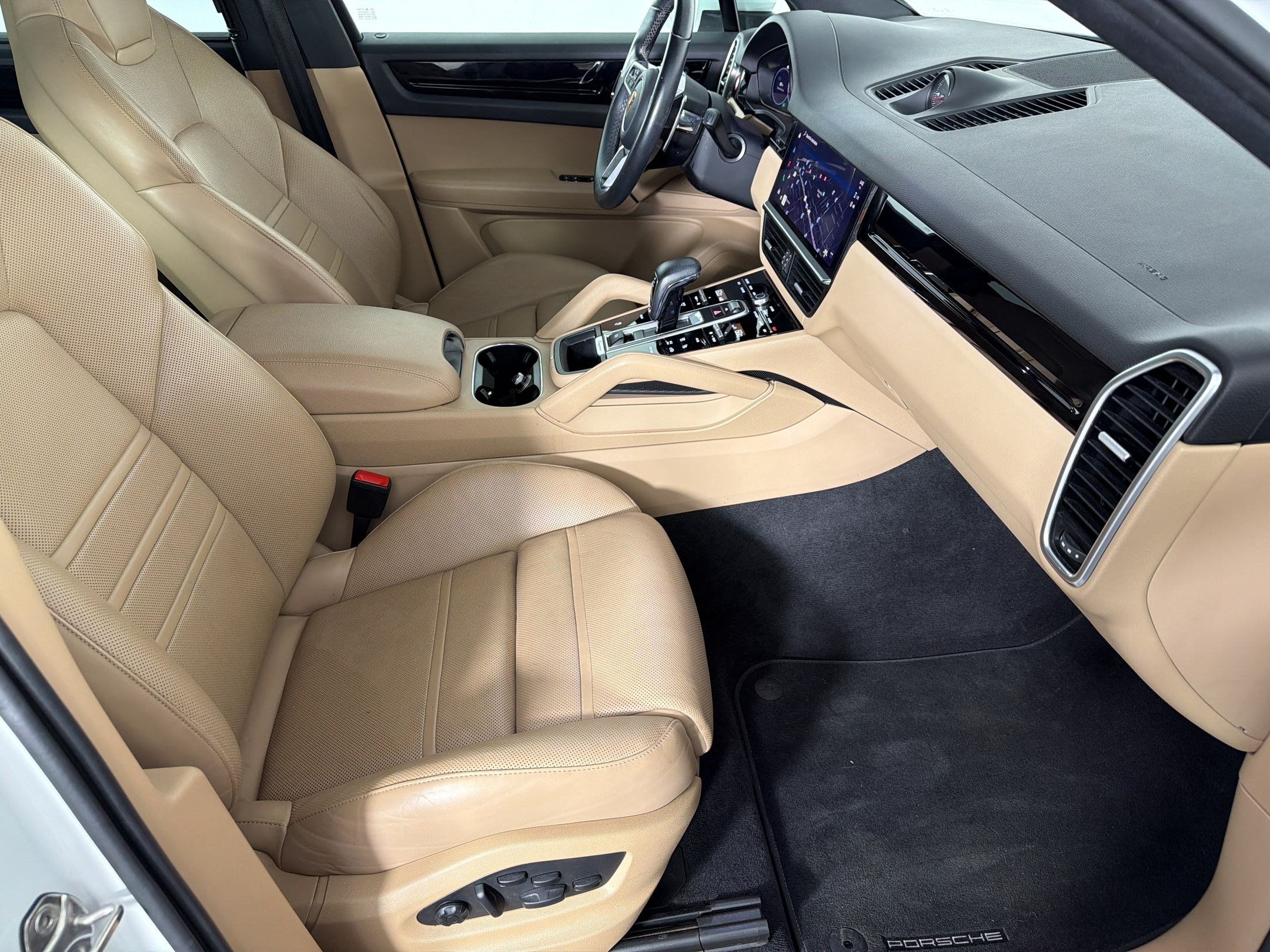 Certified 2023 Porsche Cayenne AWD/4WD image 25