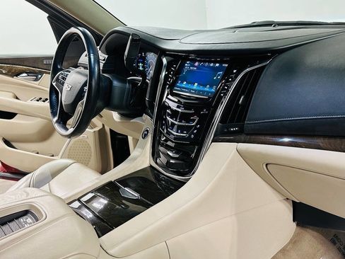 Used 2018 Cadillac Escalade ESV Premium Luxury image 9