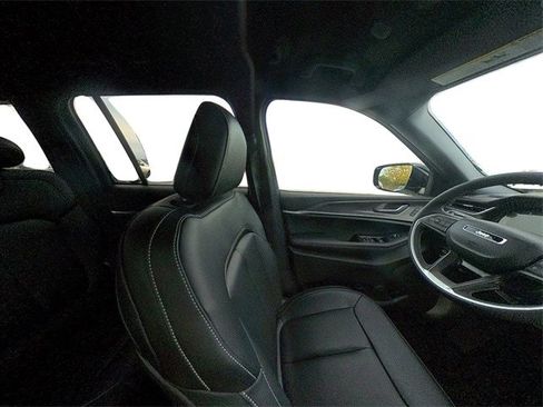 New 2025 Jeep Grand Cherokee Limited w/ Trailer Tow Package image 36