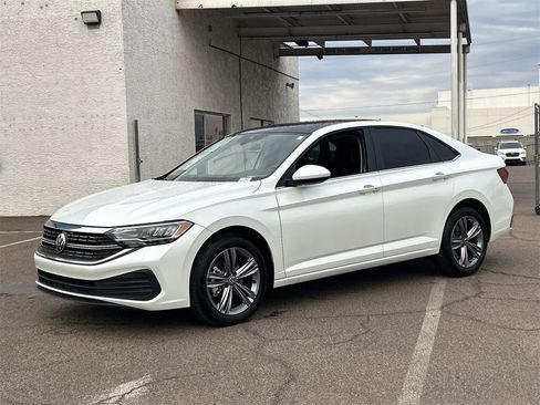 Certified 2024 Volkswagen Jetta SE w/ Panoramic Sunroof Package image 3