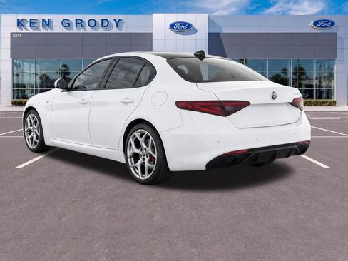 Used 2022 Alfa Romeo Giulia Ti RWD image 6