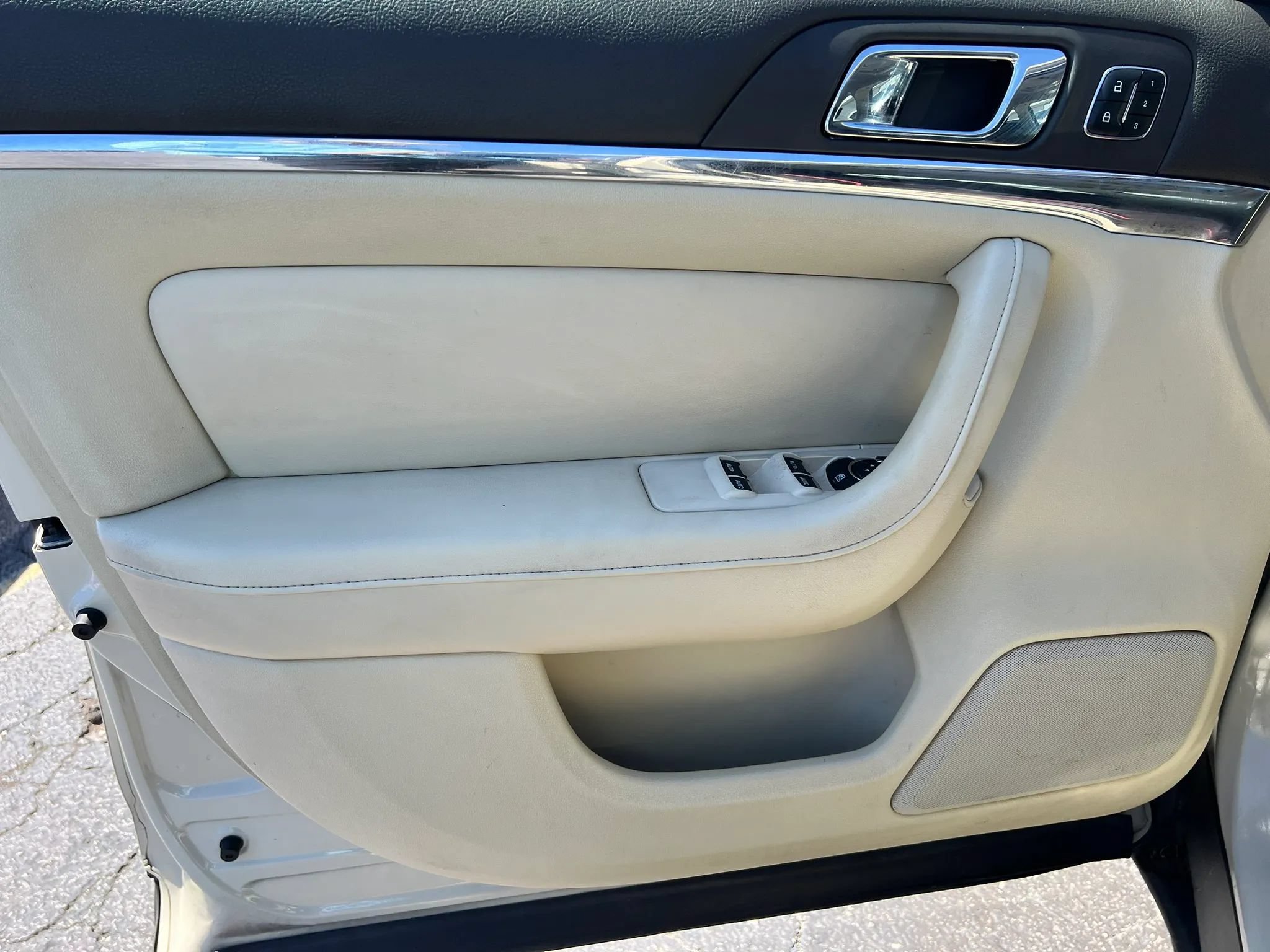 Used 2014 Lincoln MKS FWD image 8