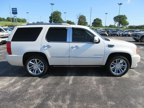 Used 2013 Cadillac Escalade Platinum AWD/4WD image 6
