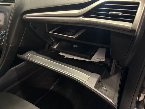 Used 2020 Ford Fusion SE FWD image 36
