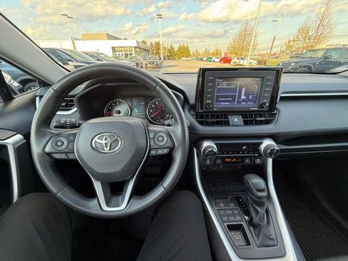 Used 2021 Toyota RAV4 XLE w/ Convenience Package image 14