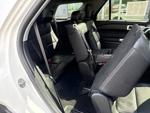 Used 2024 Ford Explorer Limited w/ Limited Technology Package AWD/4WD image 31
