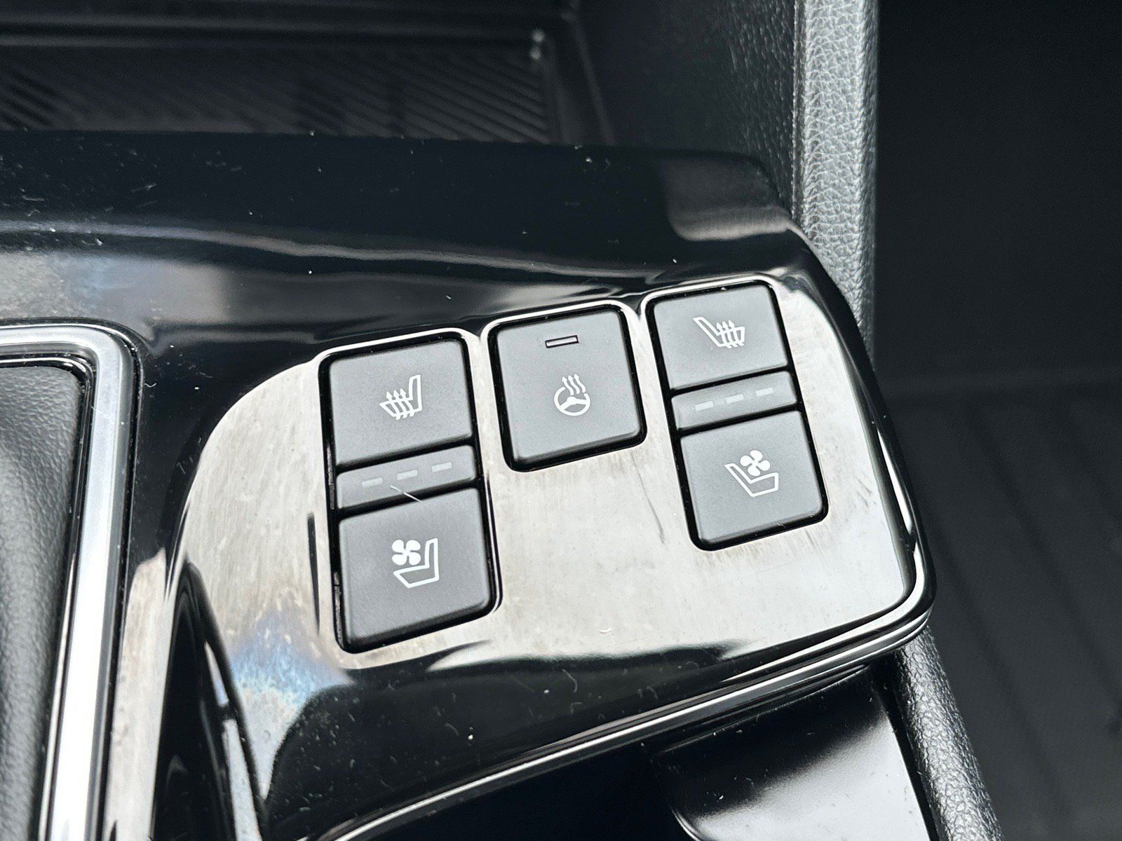 Certified 2025 Kia Sportage SX FWD image 17