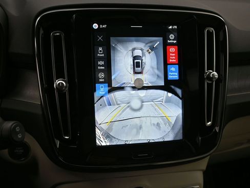 New 2026 Volvo XC40 B5 Ultra w/ Climate Package image 13