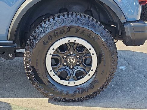 Used 2023 Ford Bronco Black Diamond w/ Sasquatch Package AWD/4WD image 35
