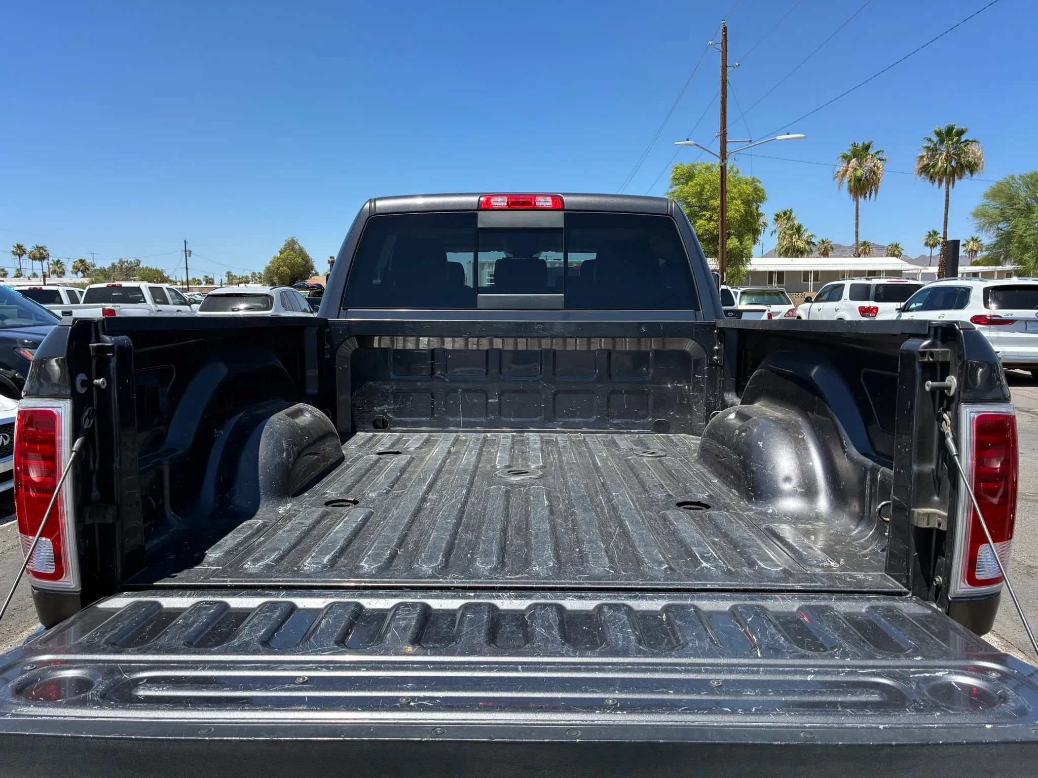 Used 2016 RAM 2500 Laramie AWD/4WD image 9