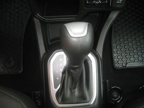 Used 2021 Jeep Renegade Latitude w/ Convenience Group image 19