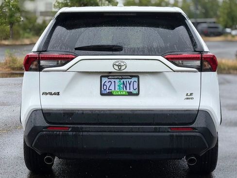 Used 2022 Toyota RAV4 LE AWD/4WD image 4