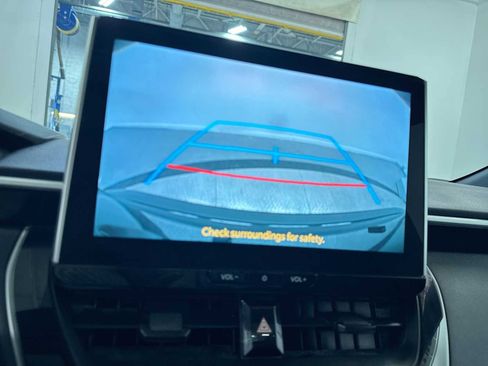 Used 2025 Toyota Corolla SE w/ SE Premium Package image 26