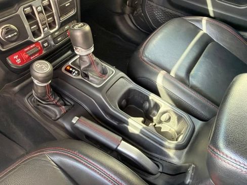Used 2018 Jeep Wrangler Unlimited Rubicon w/ Dual Top Group AWD/4WD image 27