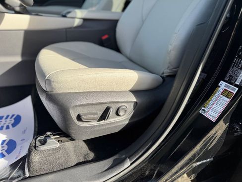 Used 2025 Toyota Grand Highlander AWD image 10