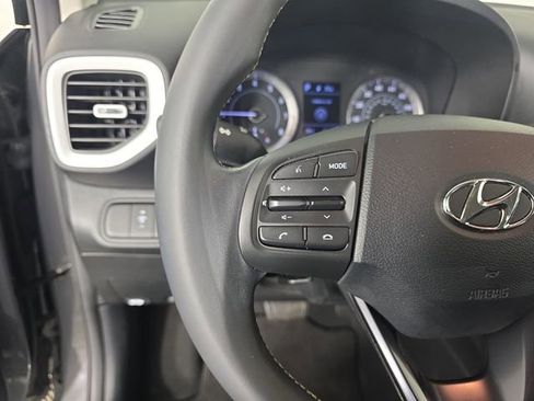 Used 2022 Hyundai Venue Limited image 27