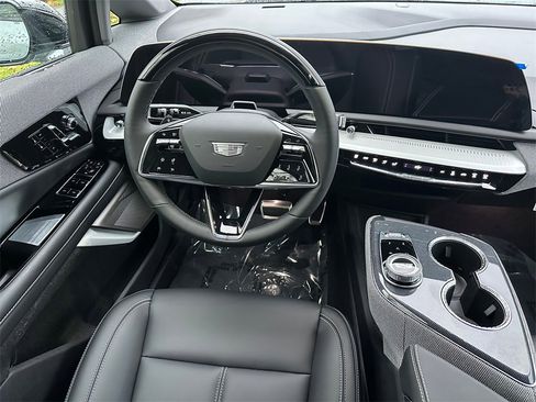 New 2026 Cadillac Optiq Luxury 1 image 17