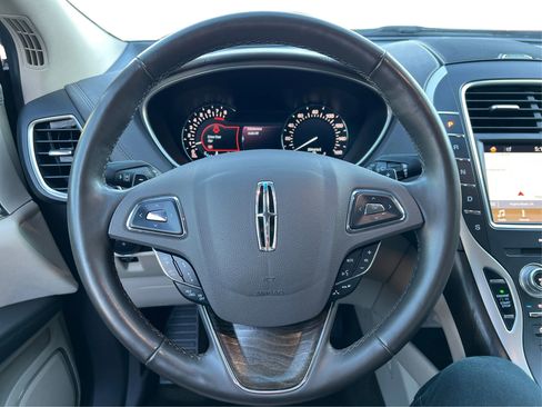 Used 2018 Lincoln MKX Reserve w/ Driver Assistance Package image 18