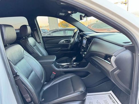 Used 2022 Chevrolet Traverse LT image 35