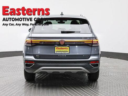 Used 2025 Volkswagen Taos SE AWD/4WD image 6