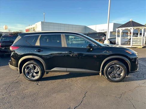 Used 2025 Nissan Rogue SV w/ SV Premium Package FWD image 2