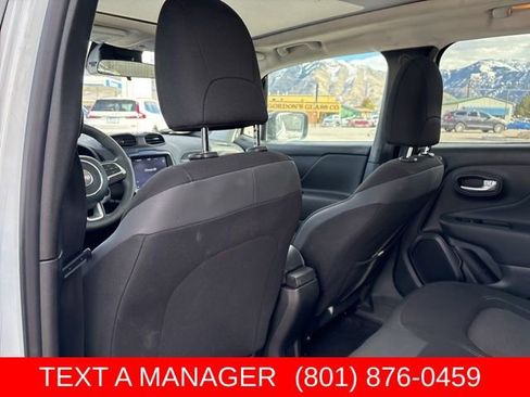 Used 2023 Jeep Renegade Latitude w/ Sun/Sound Group AWD/4WD image 22