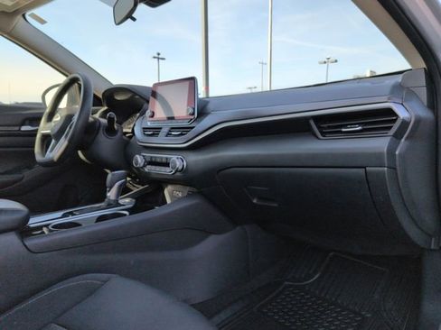 Used 2024 Nissan Altima 2.5 SV image 25