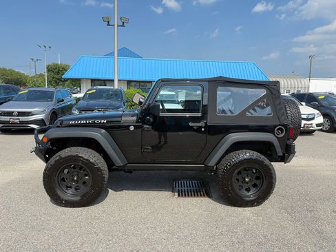 Used 2015 Jeep Wrangler Rubicon w/ Power Convenience Group AWD/4WD image 3